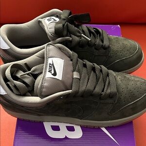 Nike Men's Olive Green Sneakers